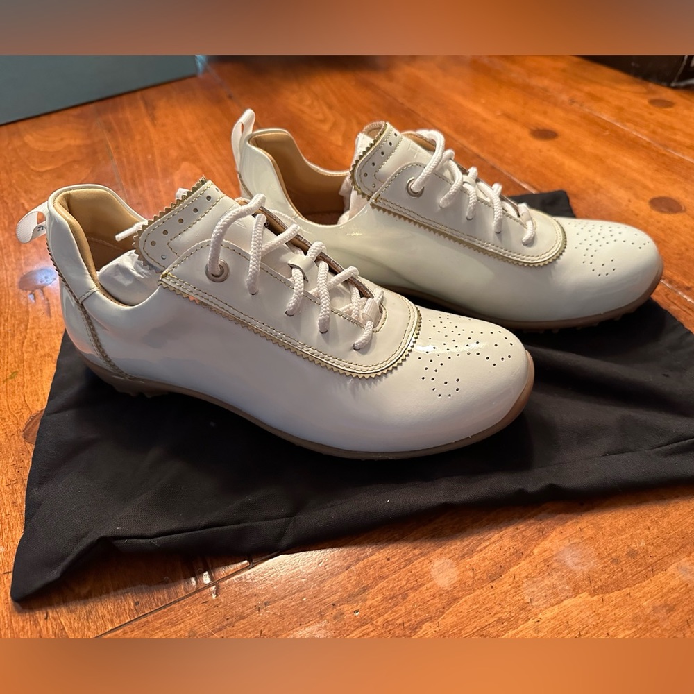 WESTEES LADIES LUXURY GOLF SHOE size 7 White Patent Leather/Gold - NWT